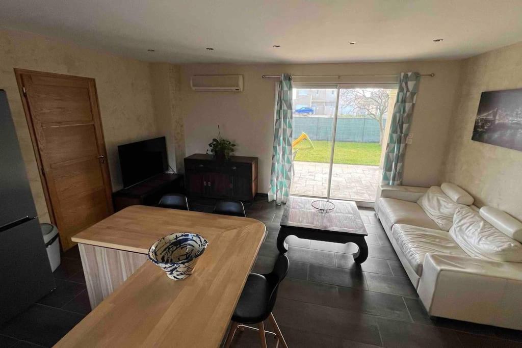 Saint-Laurent D'Aigouze : Appartement Avec Jardin Buitenkant foto